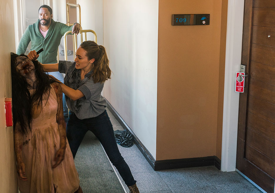 Fear The Walking Dead - episode 211 - alicia clark and victor strand